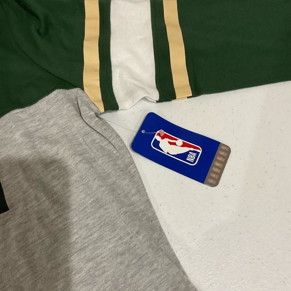 NWT NBA Milwaukee Bucks Tee 3/4 Sleeve Shirt Green Youth Size Medium - Picture 9 of 11